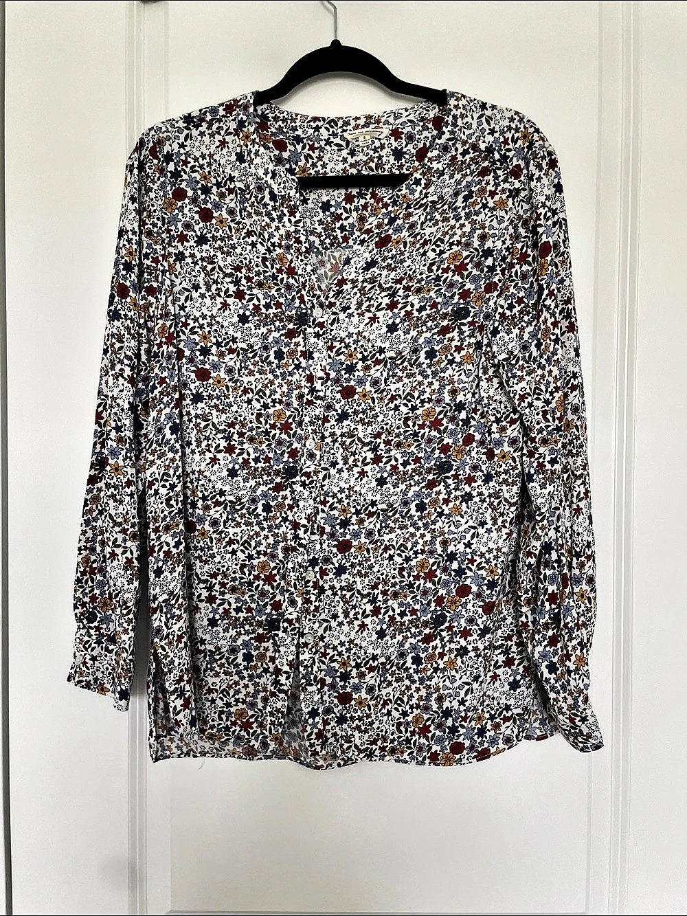 Fleur and Ashley Floral Blouse in White & Blue Small